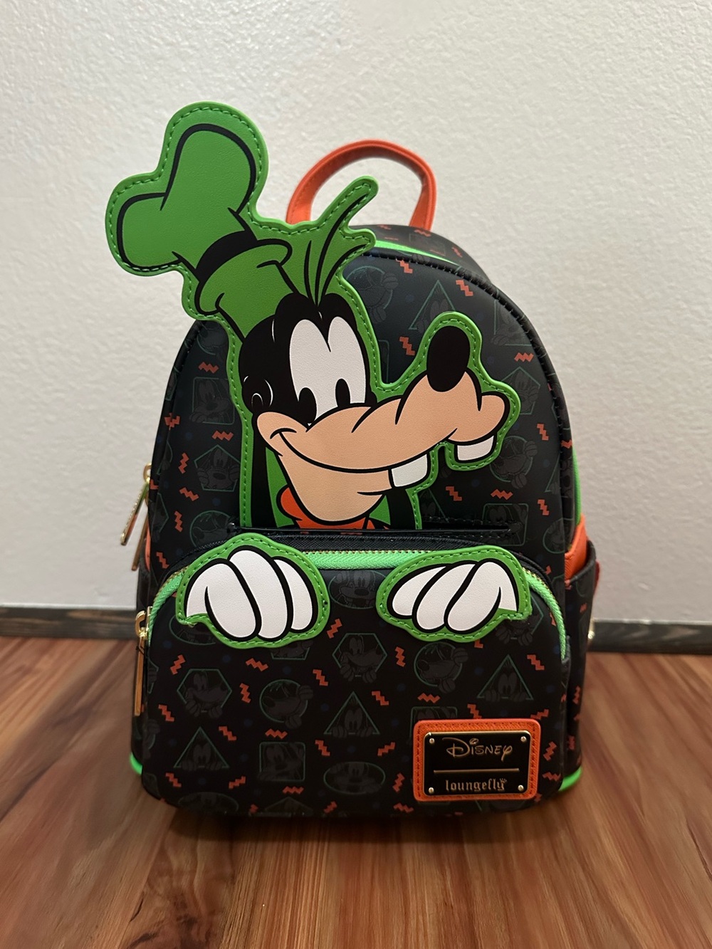 NWT Loungefly Disney Peeking Goofy Mini Backpack - Black, Green & Orange